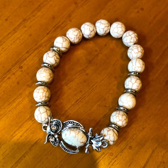 NEW Unique Owl charm & bead bracelet Cream/Tan color beads silver tone accents - Picture 3 of 11